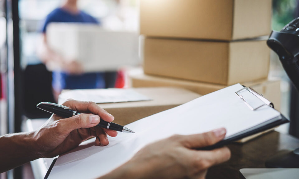 Bild på ett papper och en penna