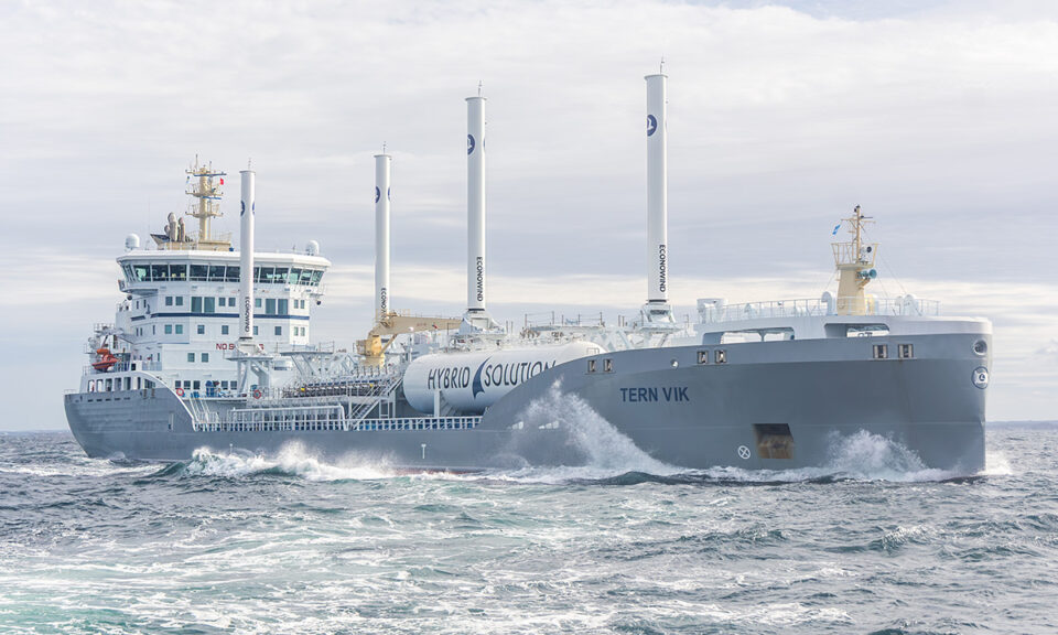 Fartyget Tern Vik på öppet hav.
